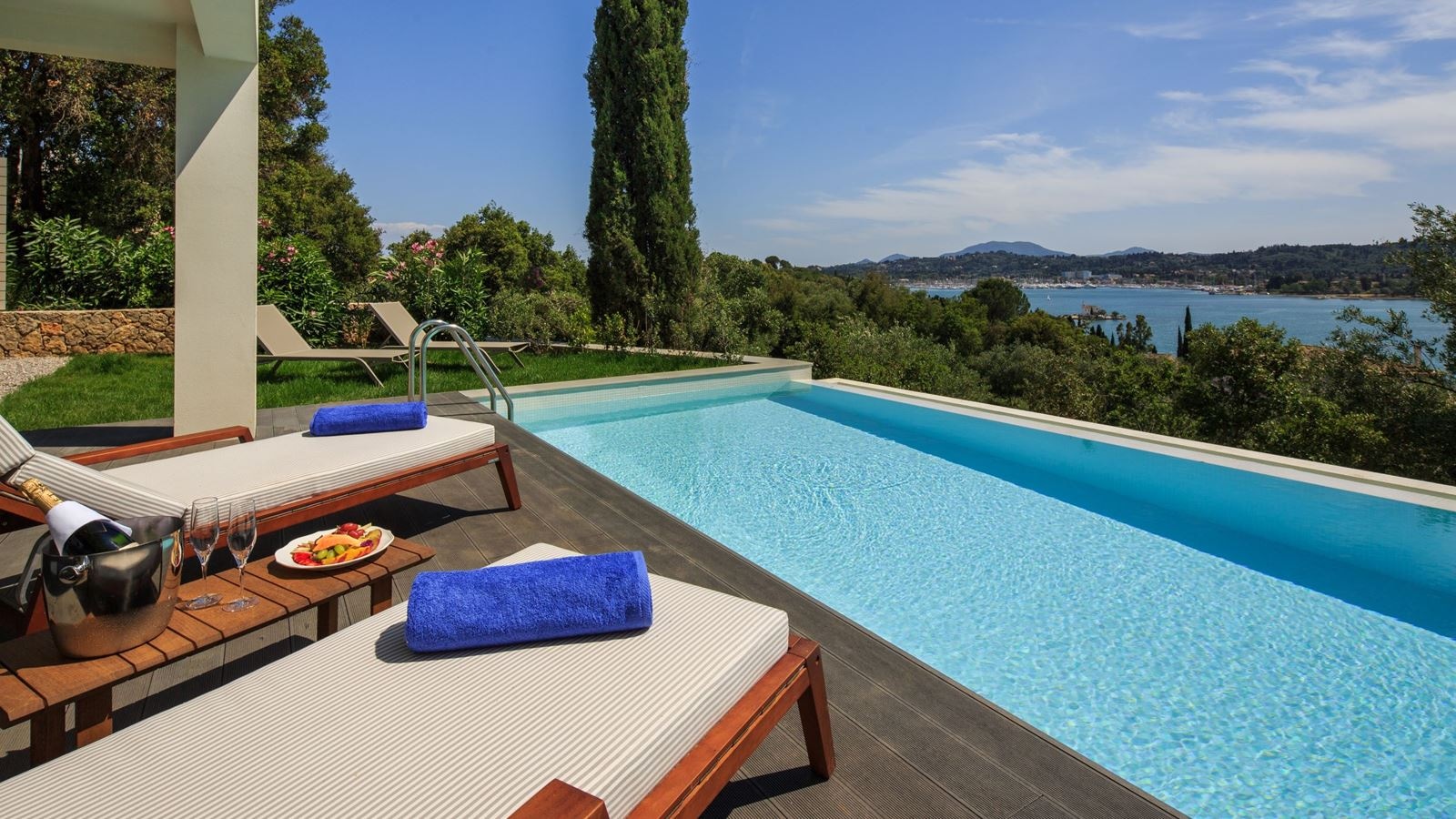 rooms-deluxe-panorama-villa-with-pool