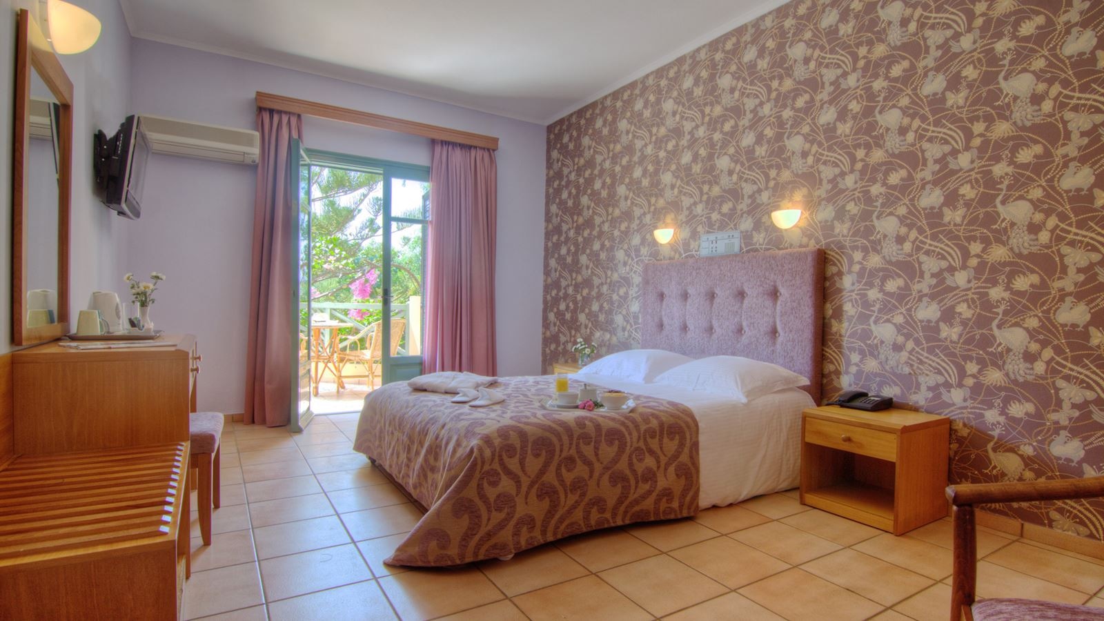 rooms-superior-room