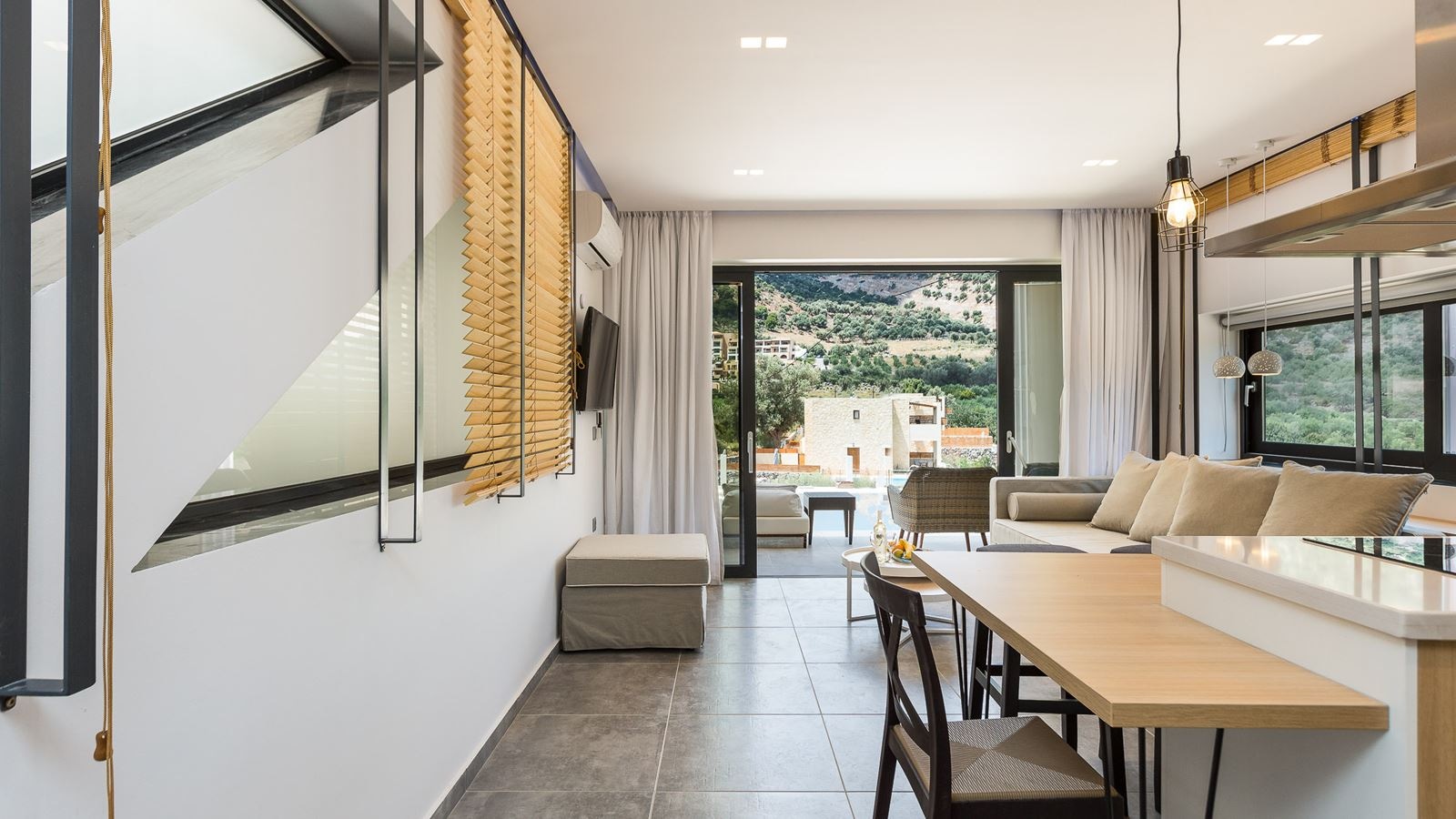 rooms-two-bedroom-suite-upper-floor