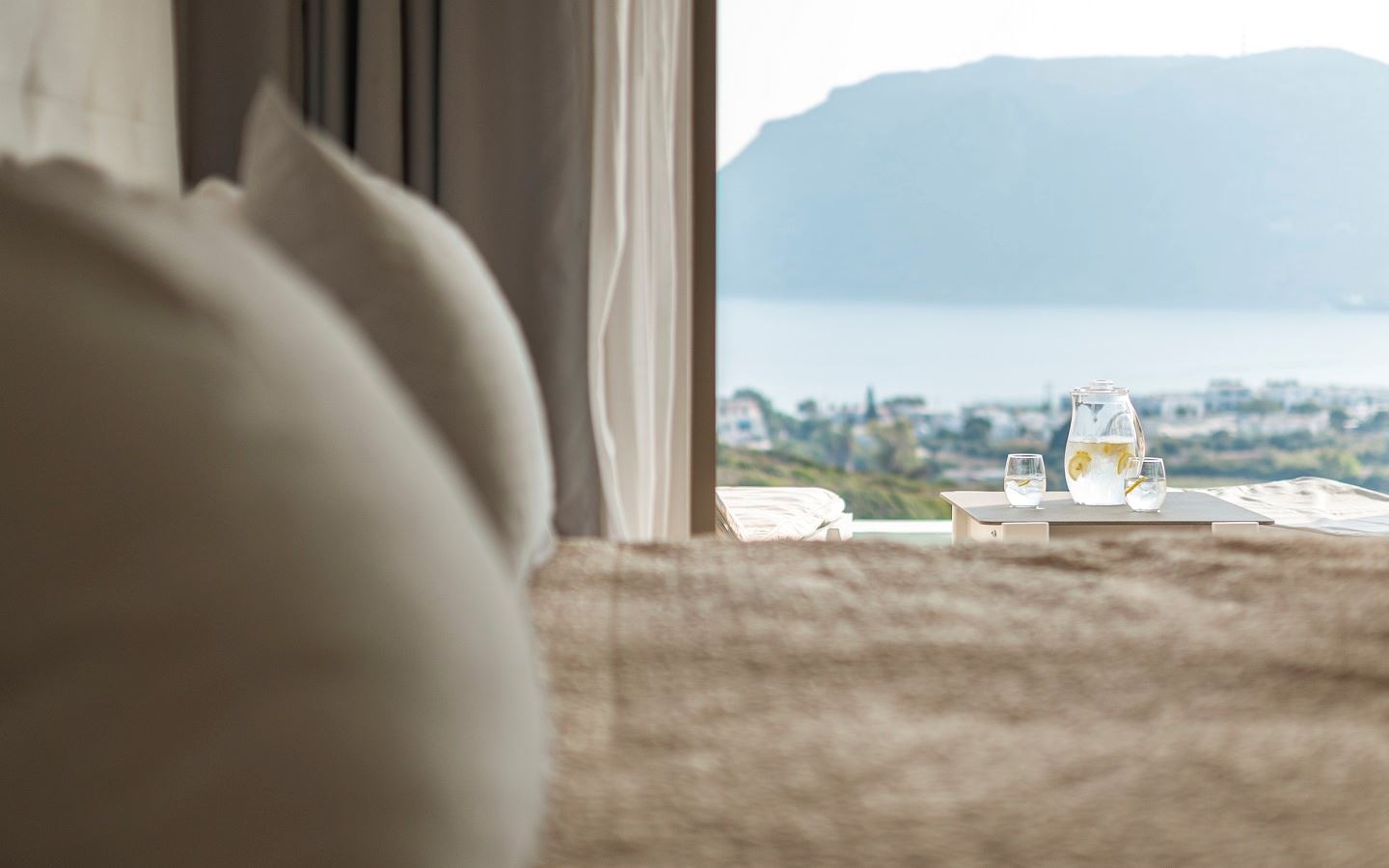 rooms-pool-experience-junior-suite-sea-view