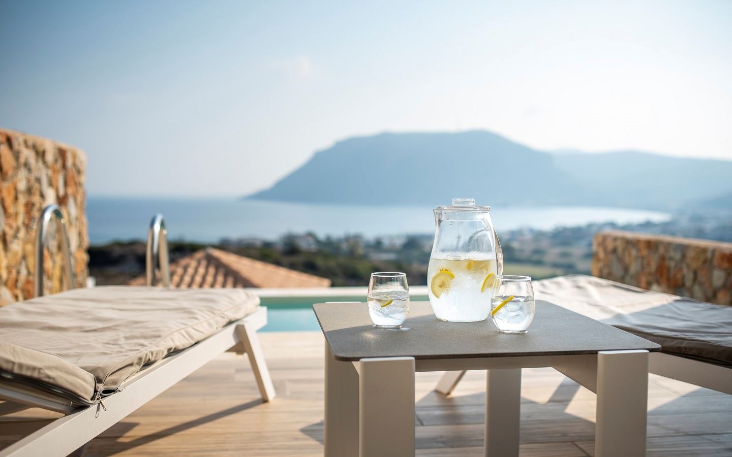 rooms-pool-experience-junior-suite-sea-view