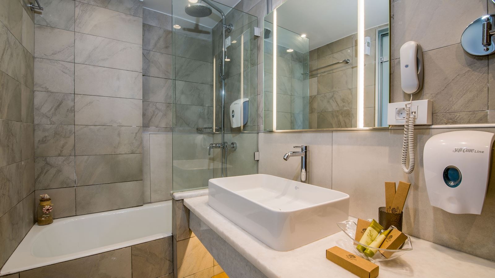 rooms-twin-room-superior-balcony-or-terrace