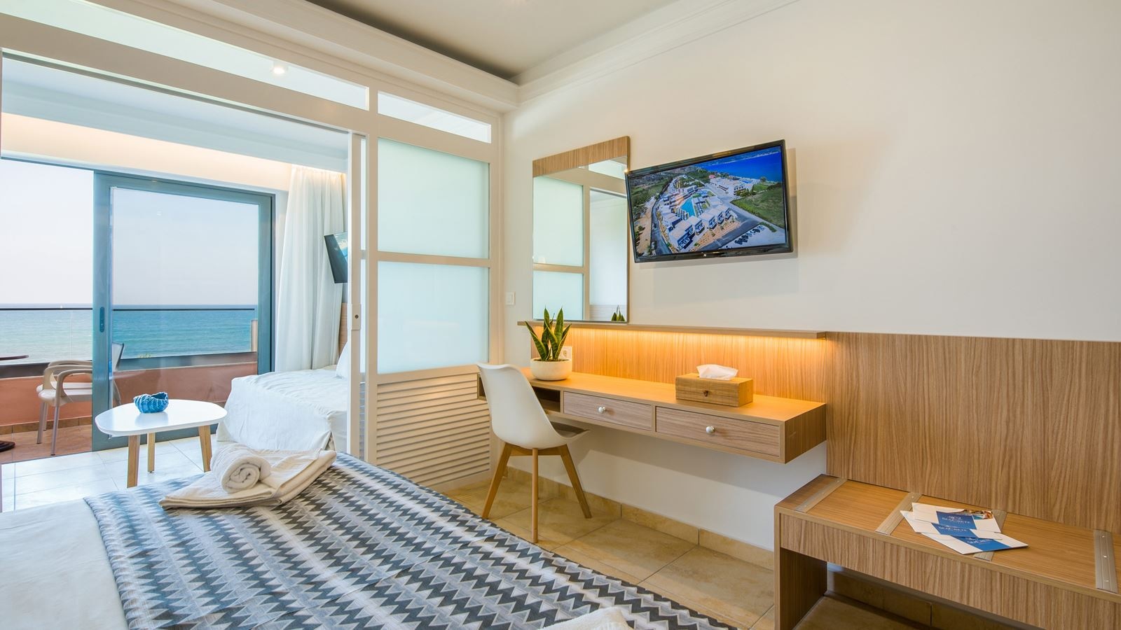 rooms-family-room-superior-sea-view