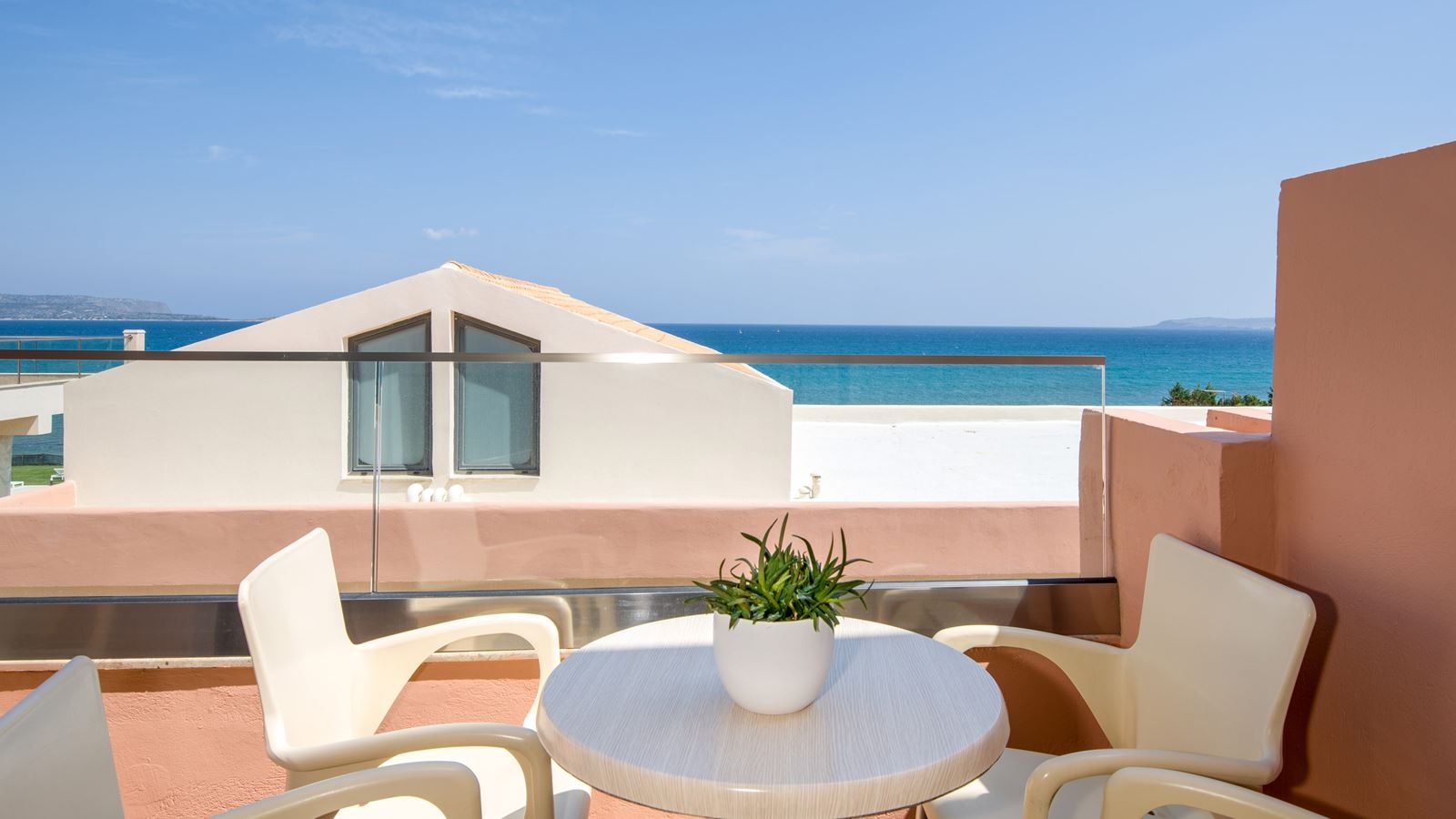rooms-maisonette-sideseaview-for-25-persons