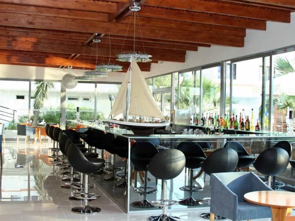 bars-sailing-main-bar