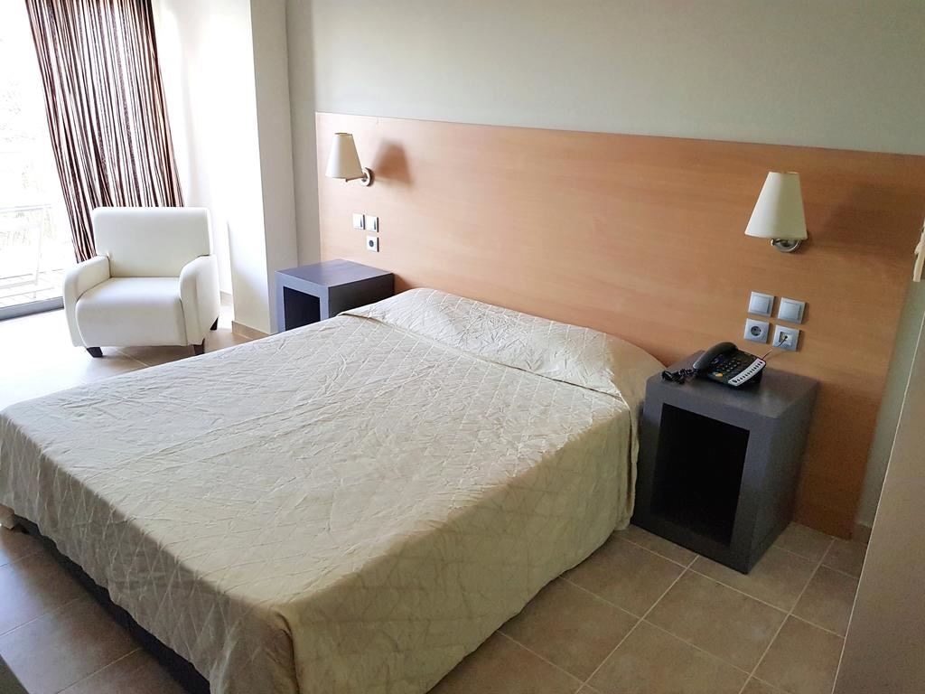 rooms-double-poolsea-view-balcony