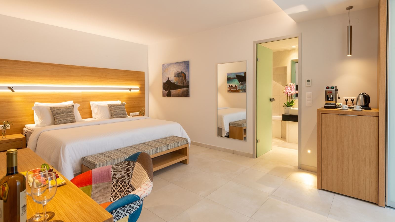 rooms-white-deluxe-suite-garden-view