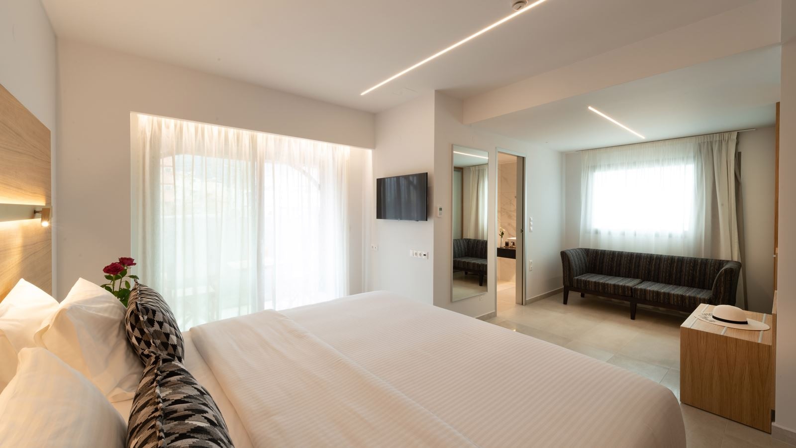 rooms-white-deluxe-double