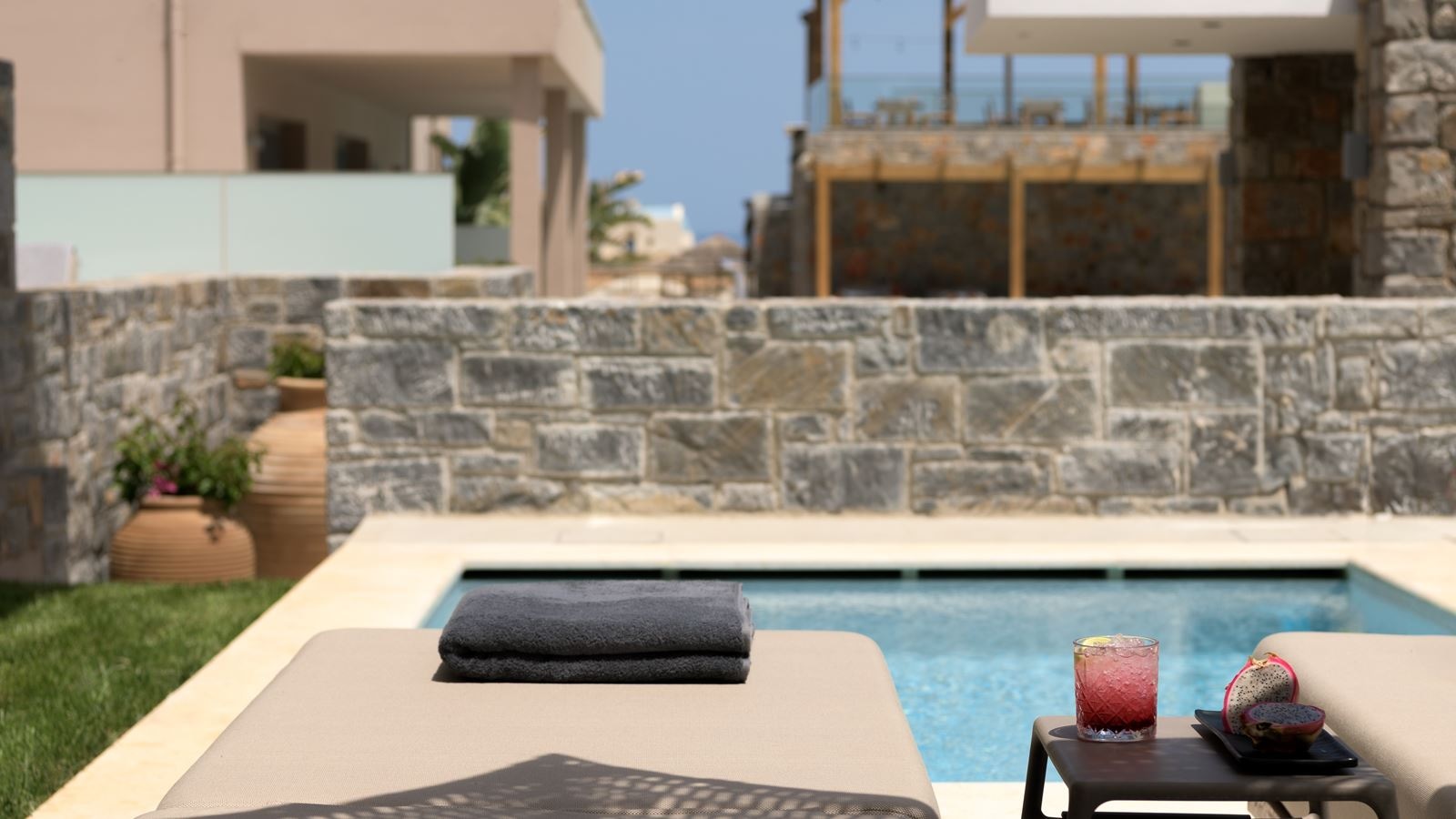 rooms-white-superior-double-private-pool