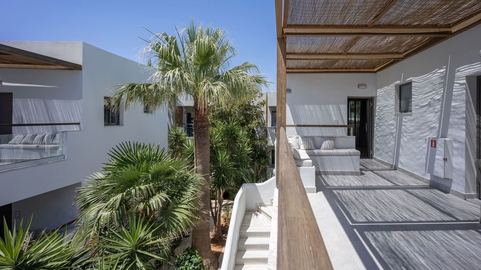 rooms-double-superior-studio-balcony-or-terrace