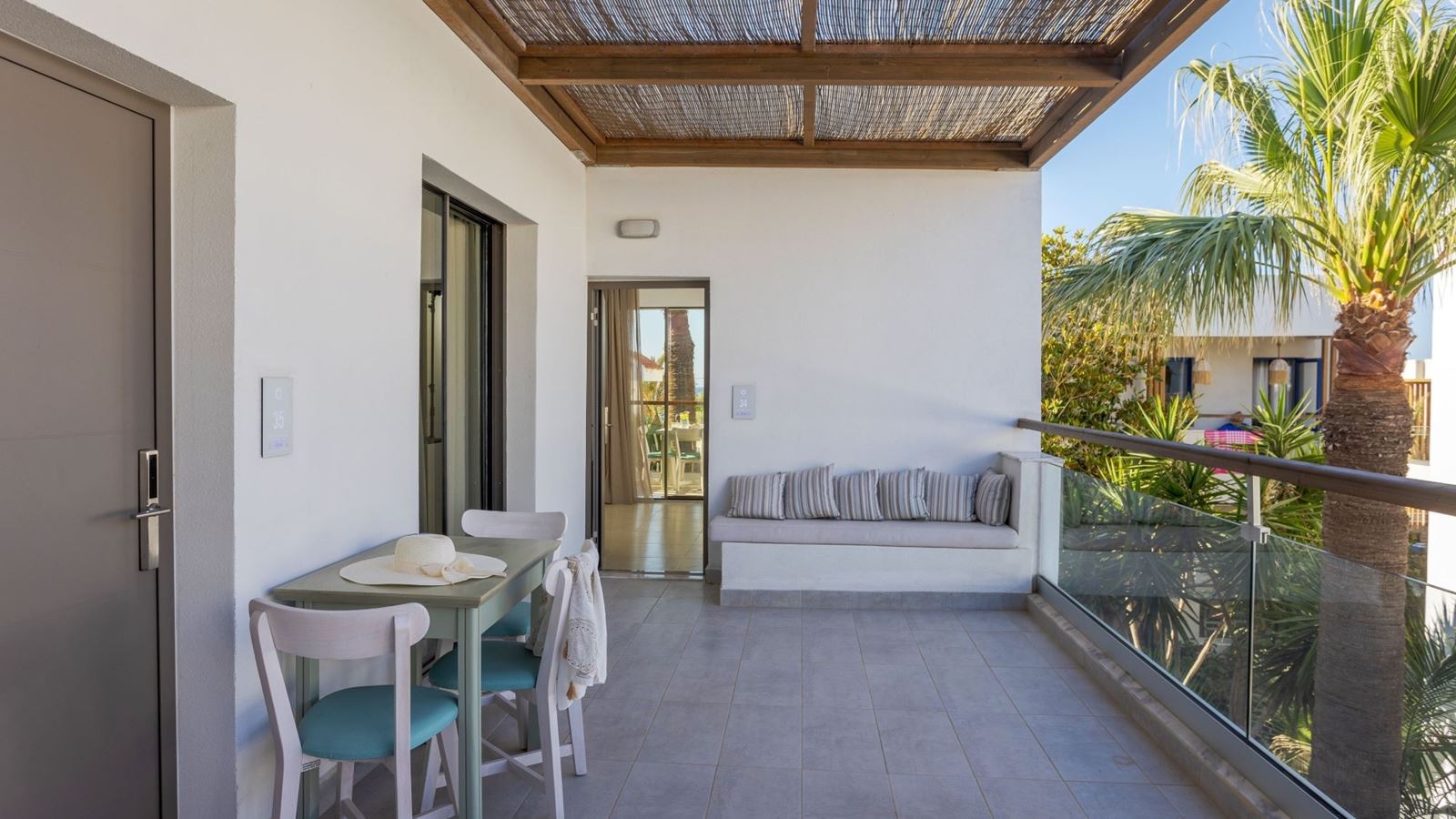 rooms-double-superior-studio-balcony-or-terrace