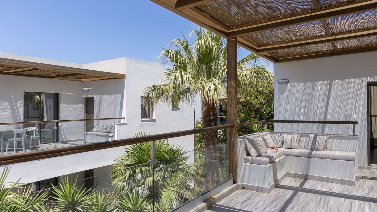 rooms-triple-superior-studio-balcony-or-terrace