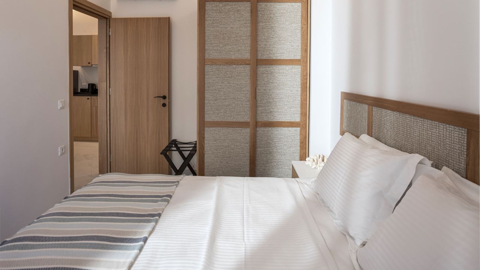 rooms-quadruple-superior-apartment-balcony-or-terrace