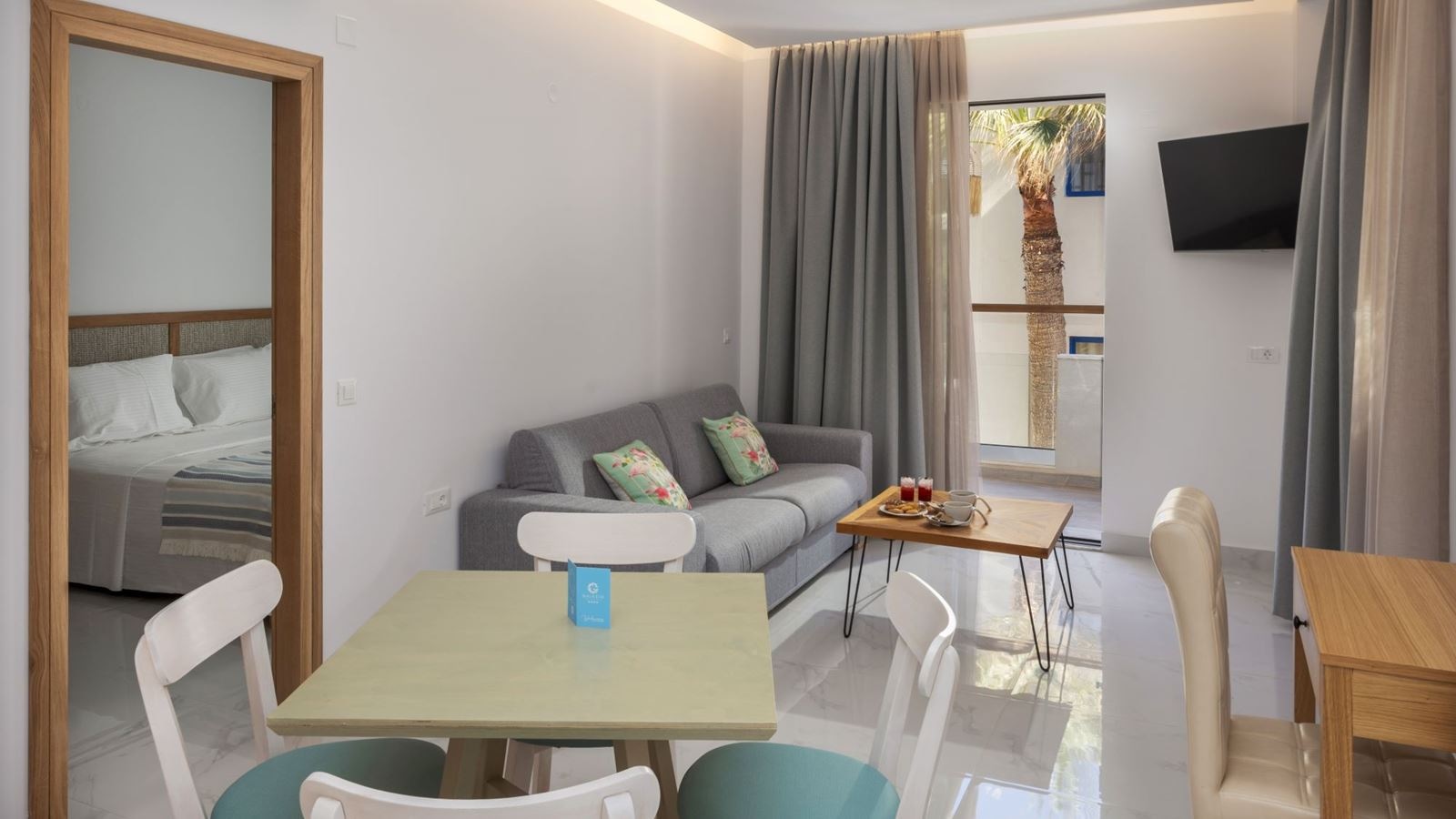 rooms-quadruple-superior-apartment-balcony-or-terrace