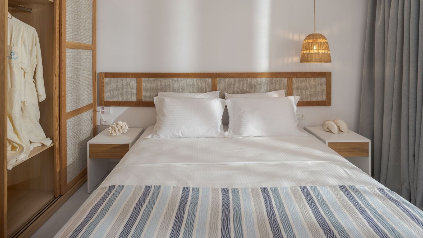 rooms-luxury-grand-suit-sea-view-terrace