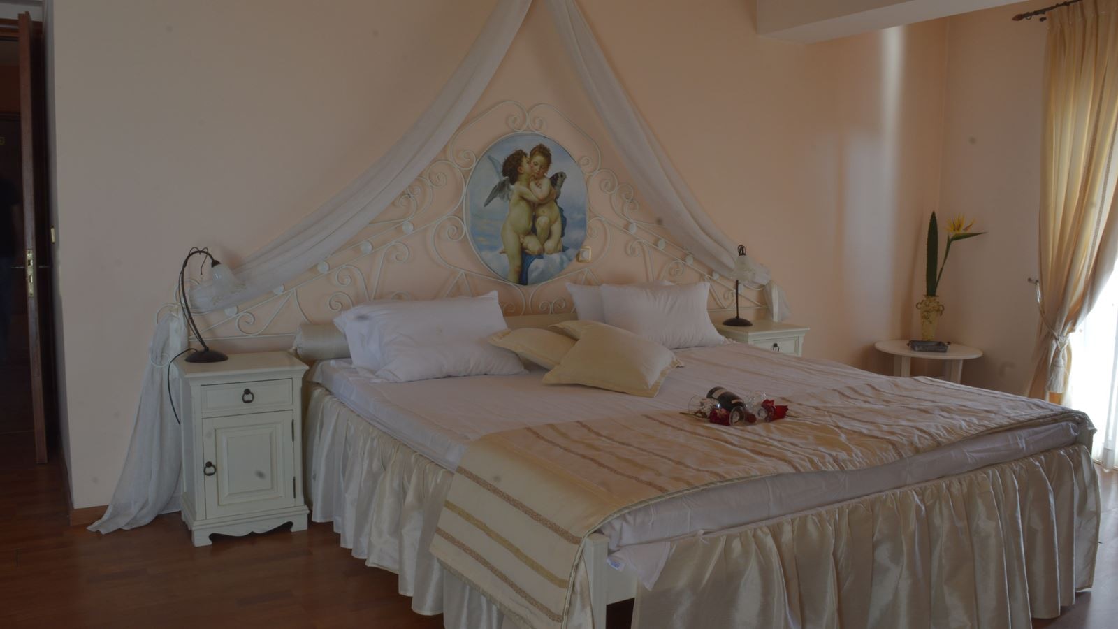 rooms-suite-with-jacuzzi