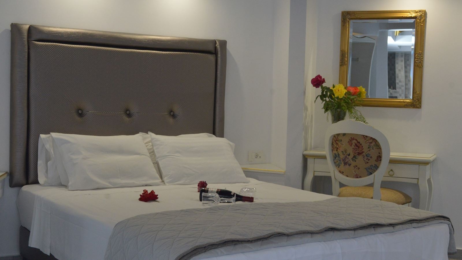 rooms-suite-with-jacuzzi