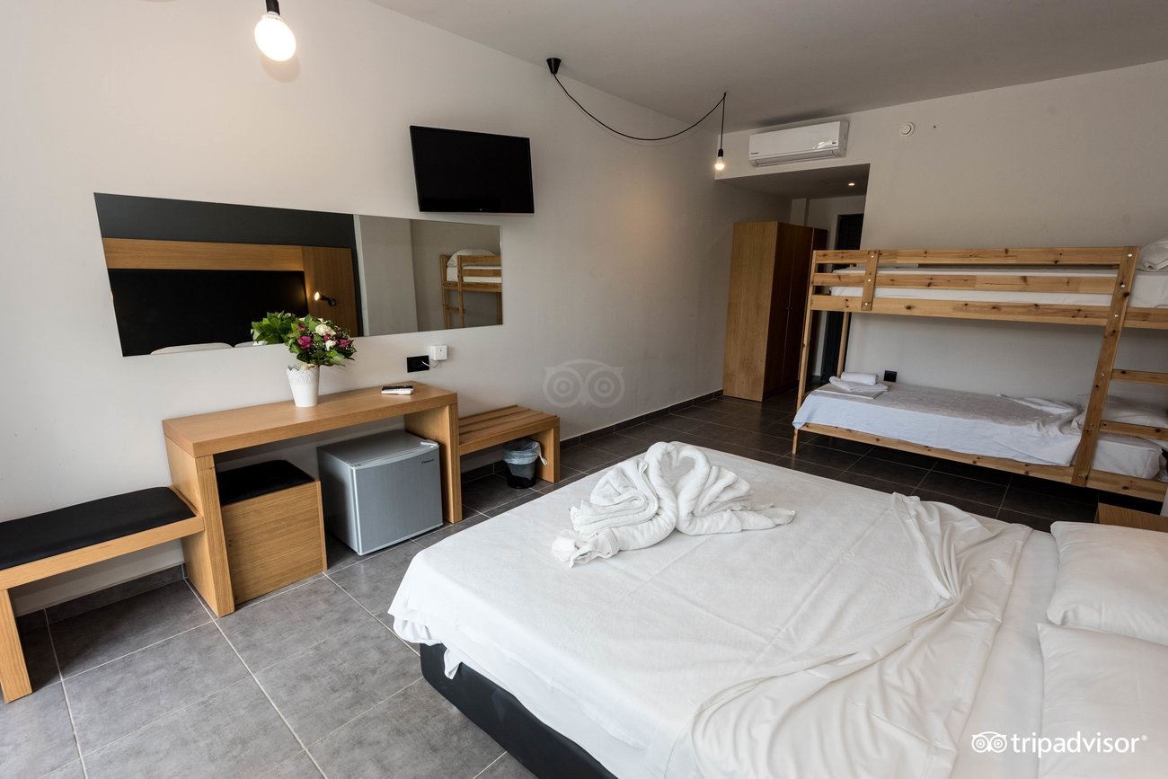 rooms-room-family-openplan-with-bunk-bed