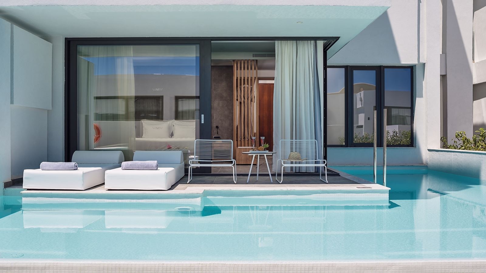 rooms-deluxe-double-private-pool-land-view