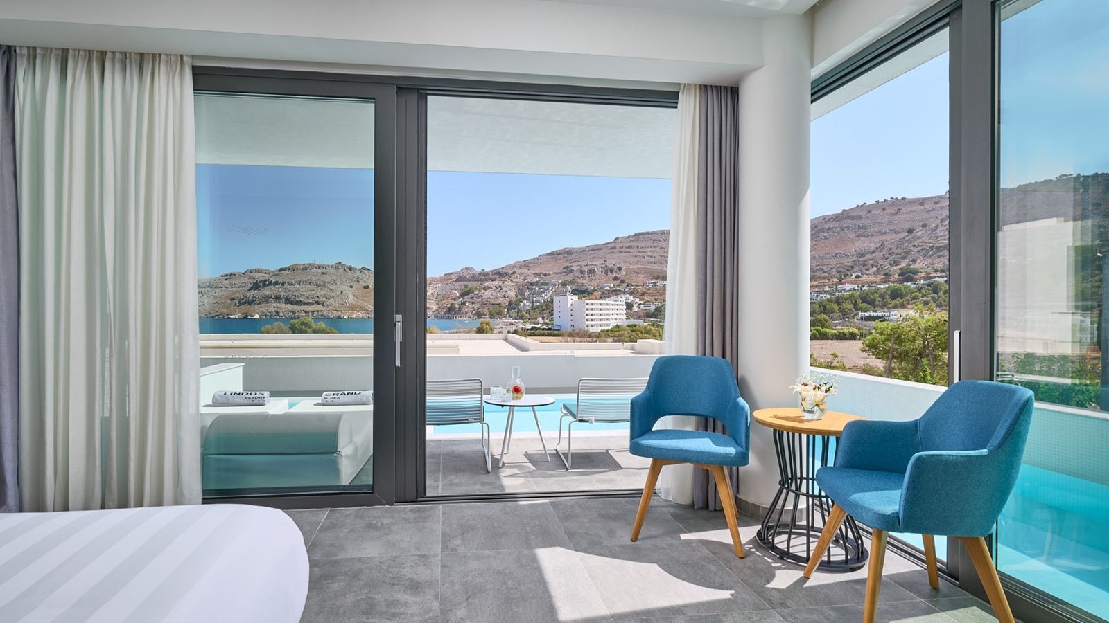 rooms-deluxe-double-private-pool-sea-view