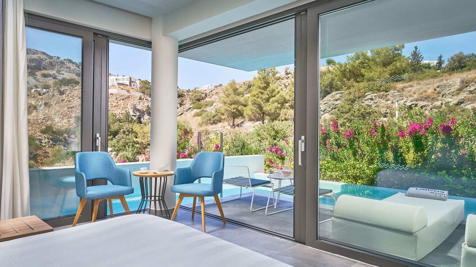 rooms-deluxe-double-private-pool-land-view