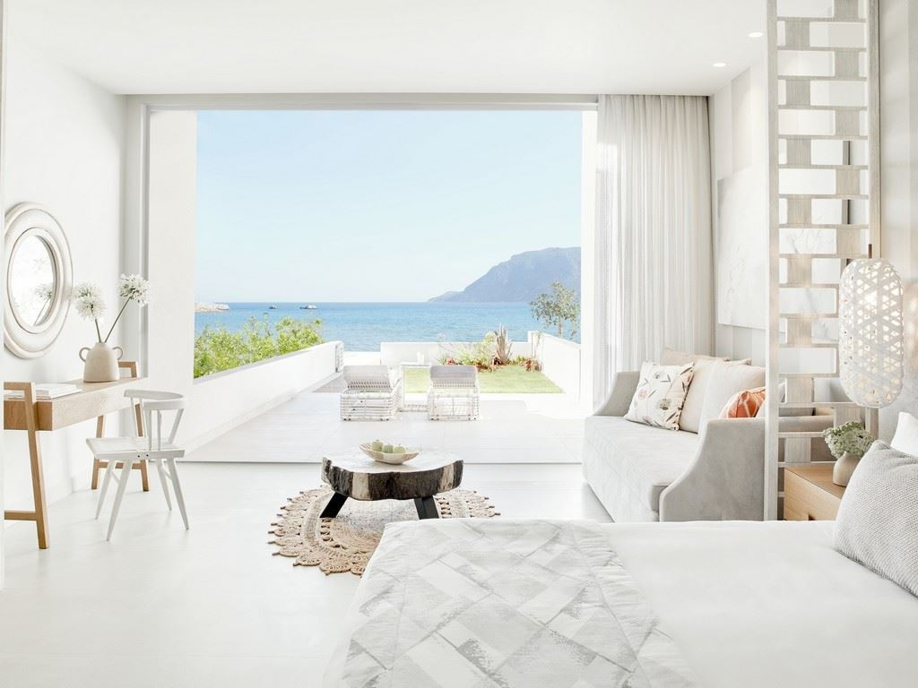 rooms-deluxe-junior-suite-with-private-garden--sea-view