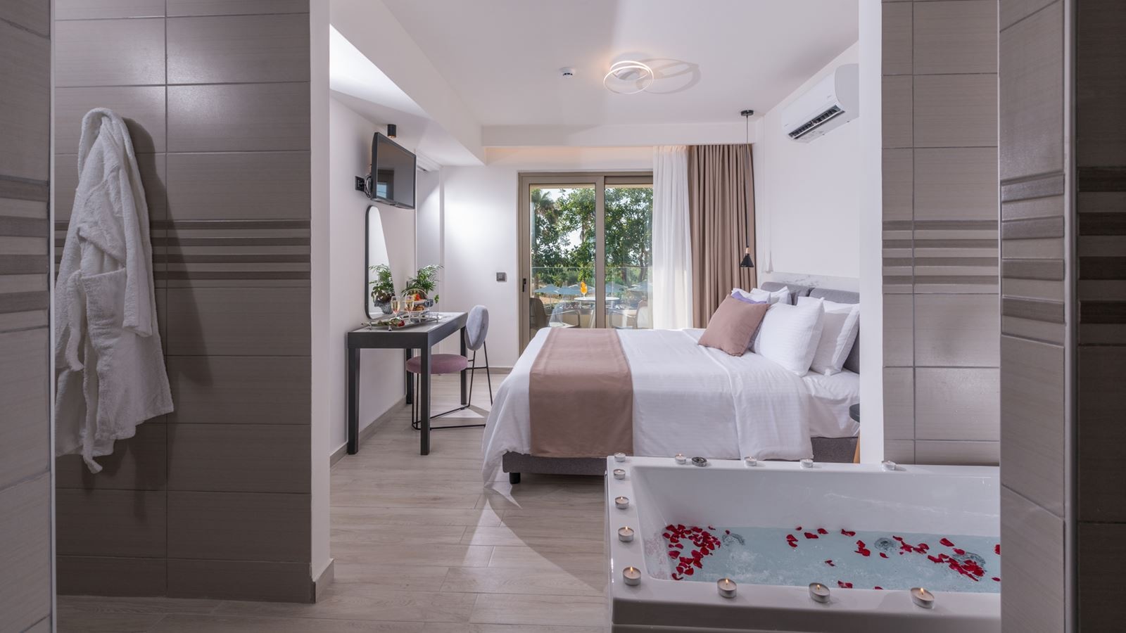 rooms-suite--land-view