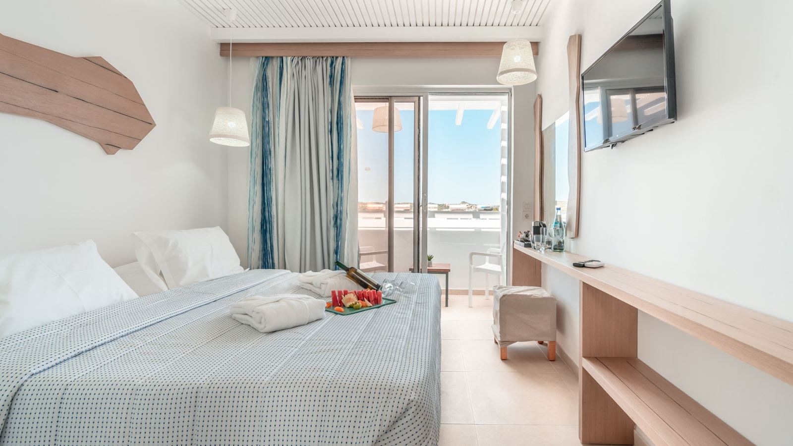 rooms-deluxe-double-room-with-balcony