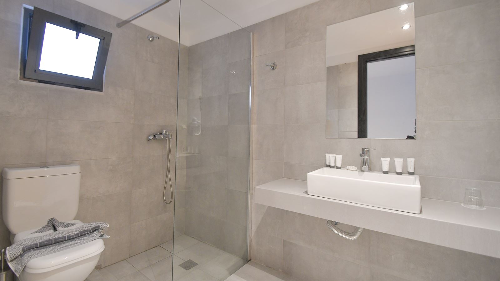 rooms-double-room-with-sharing-pool