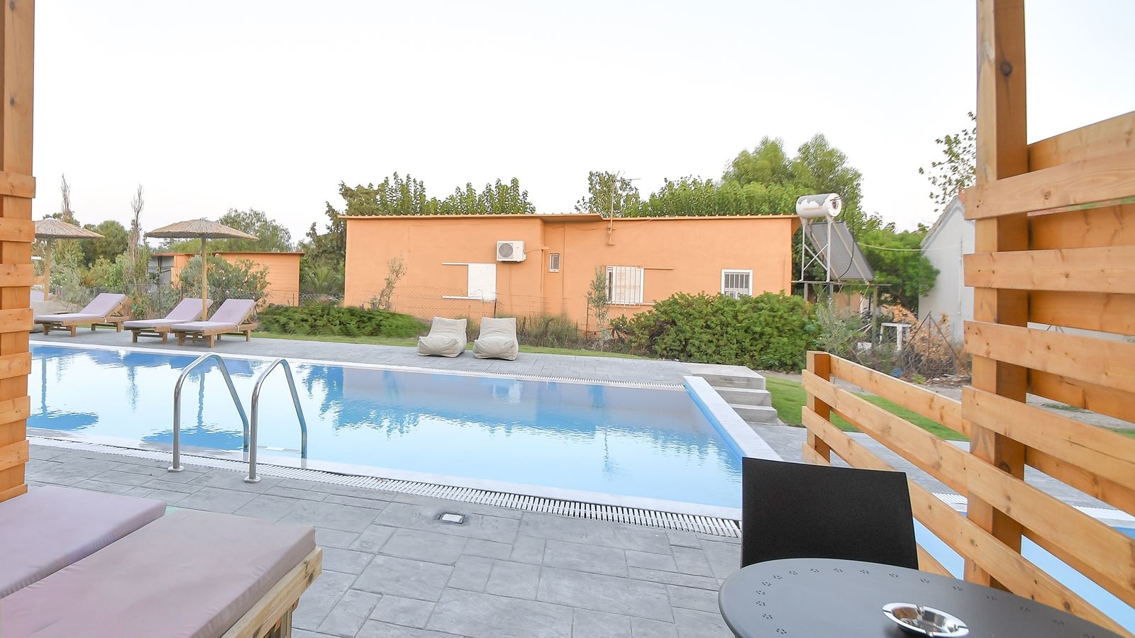 rooms-double-room-with-sharing-pool