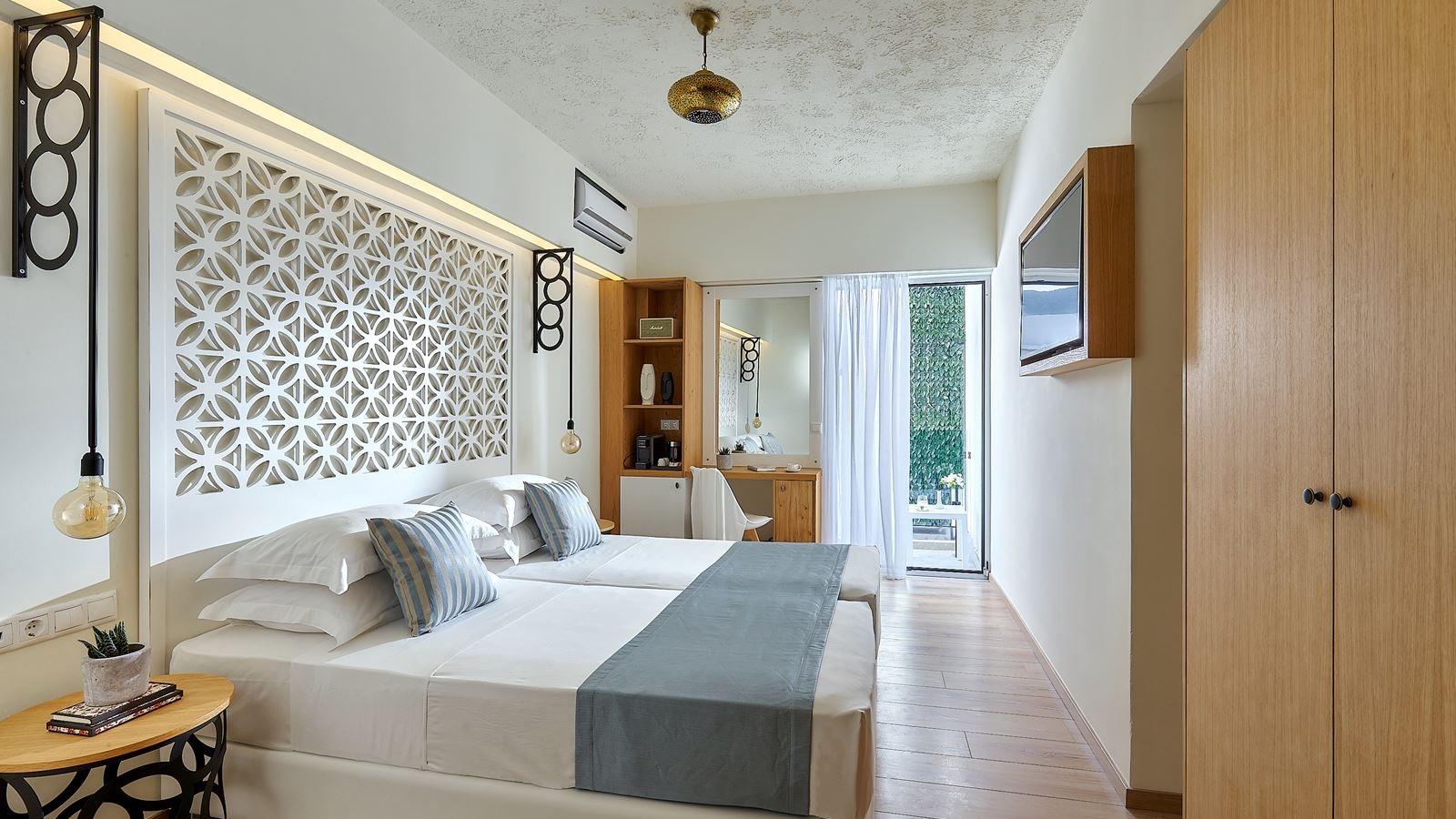 rooms-double-room-superior-balcony