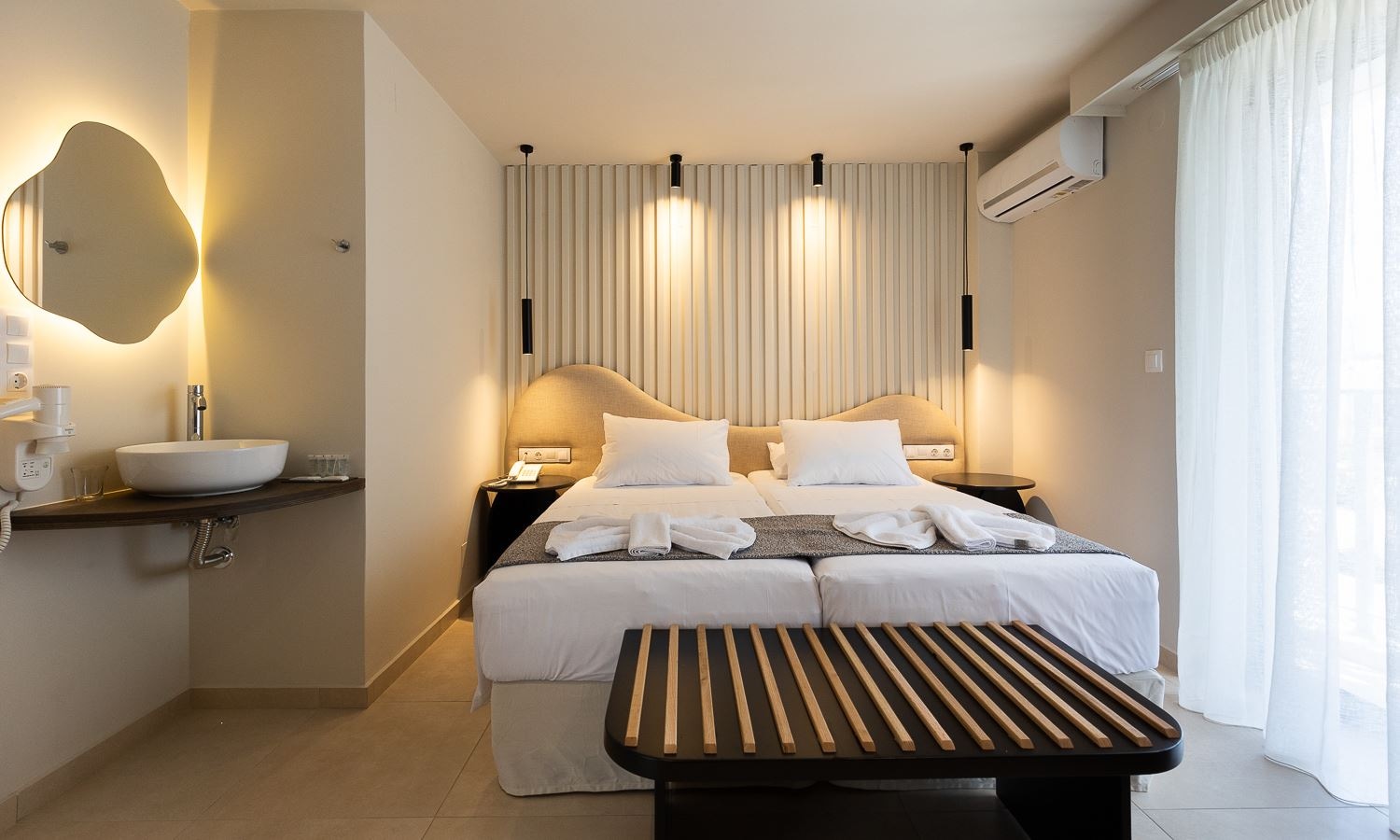 rooms-double-room-poolview-balcony