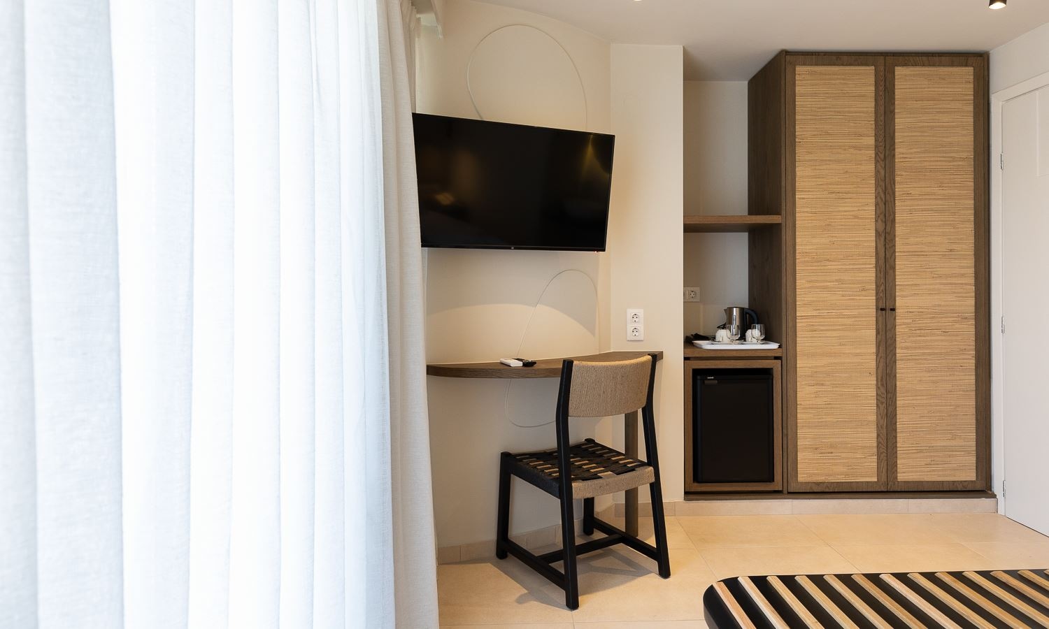 rooms-double-room-poolview-balcony