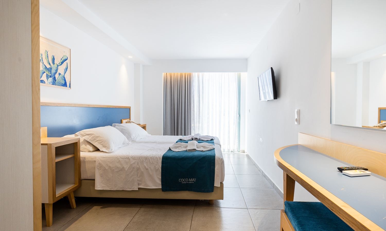 rooms-double-room-side-sea-view-balcony