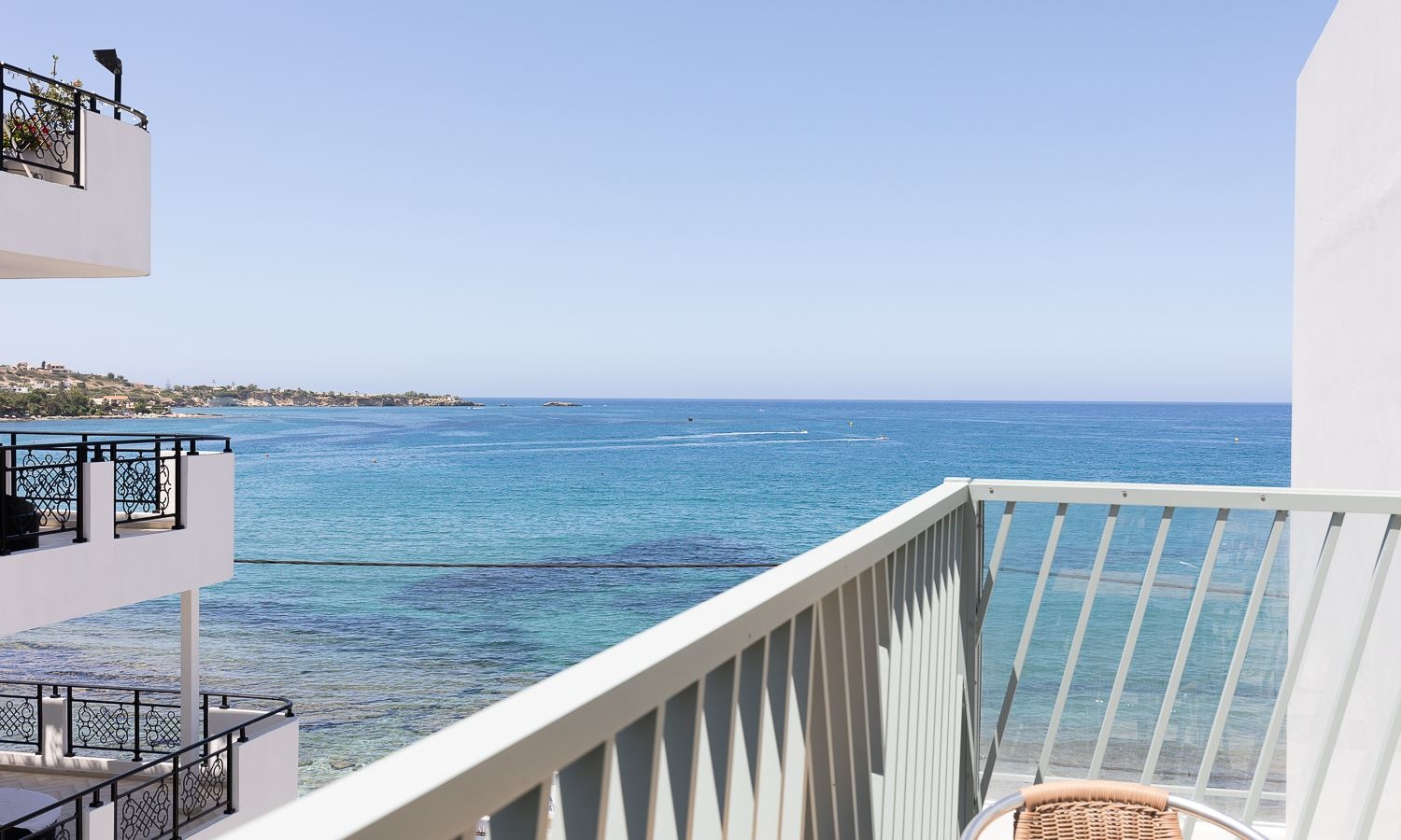 rooms-double-room-side-sea-view-balcony