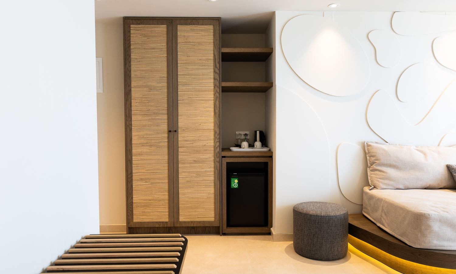 rooms-junior-suite-openplan-seaview-balcony