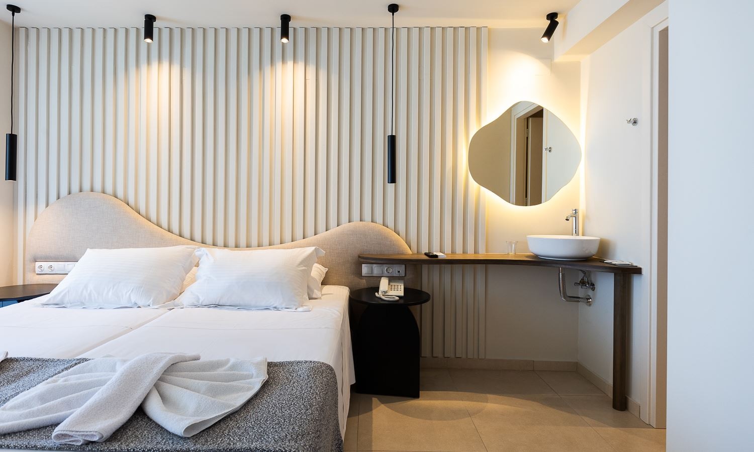 rooms-junior-suite-openplan-seaview-balcony