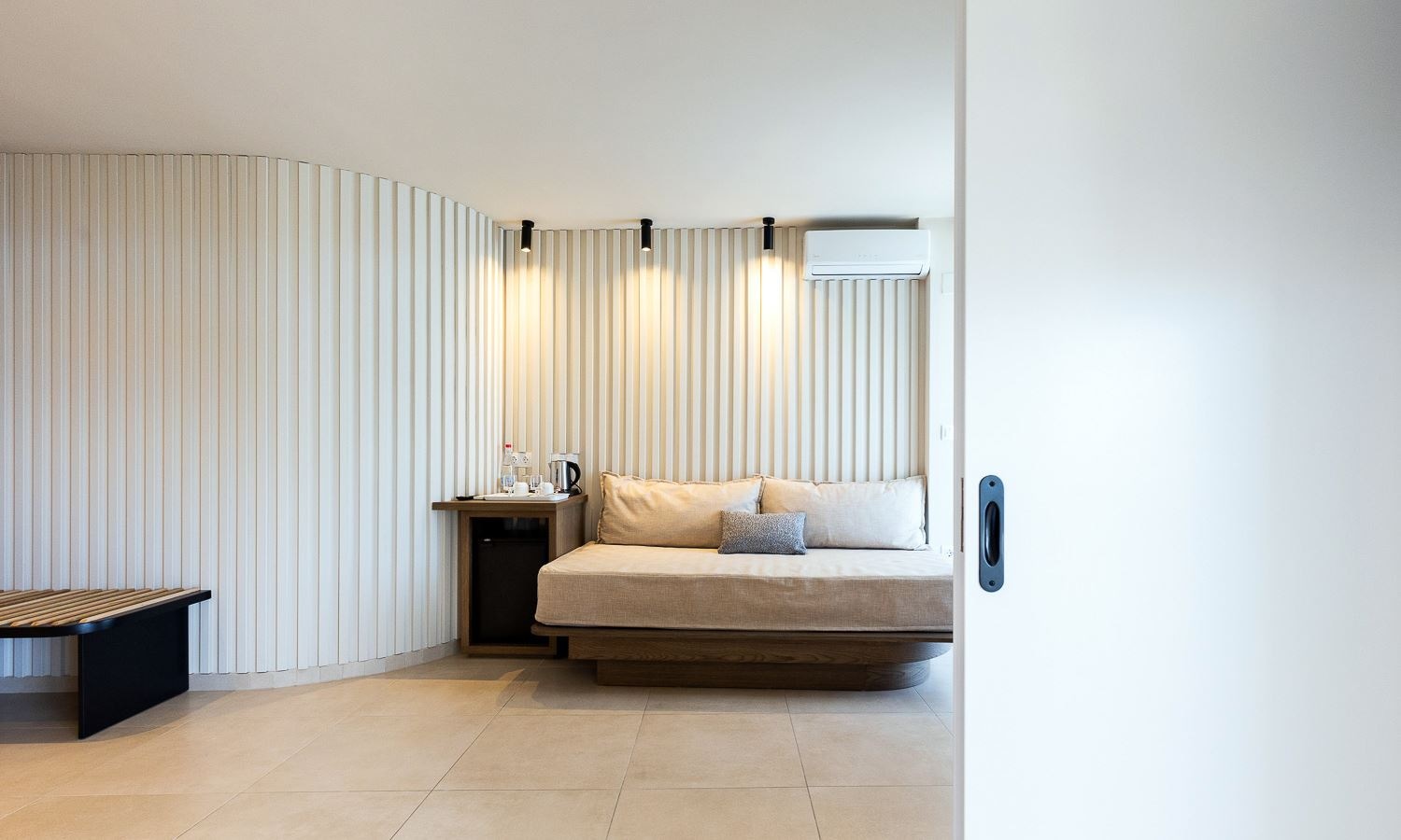 rooms-executive-suite-seaview-balcony