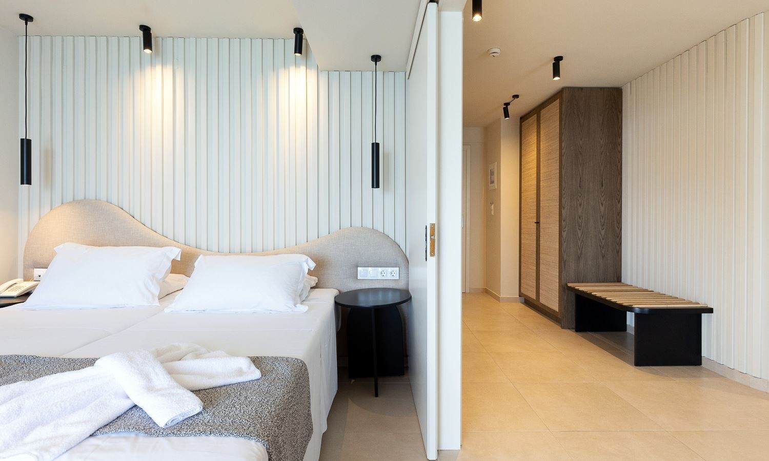 rooms-executive-suite-seaview-balcony