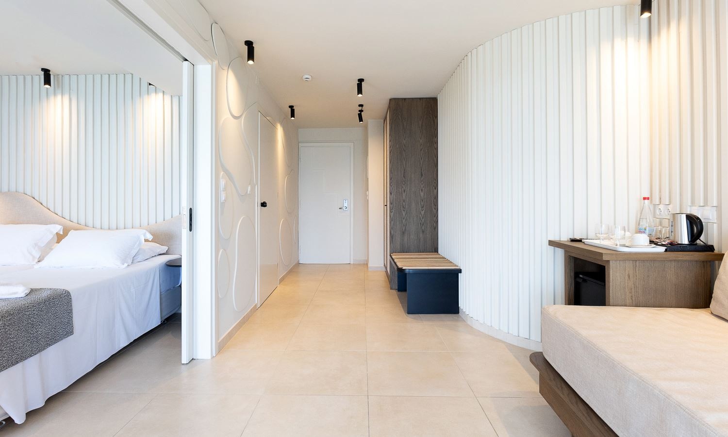 rooms-superior-1-bedroom-suite-seaview-balcony