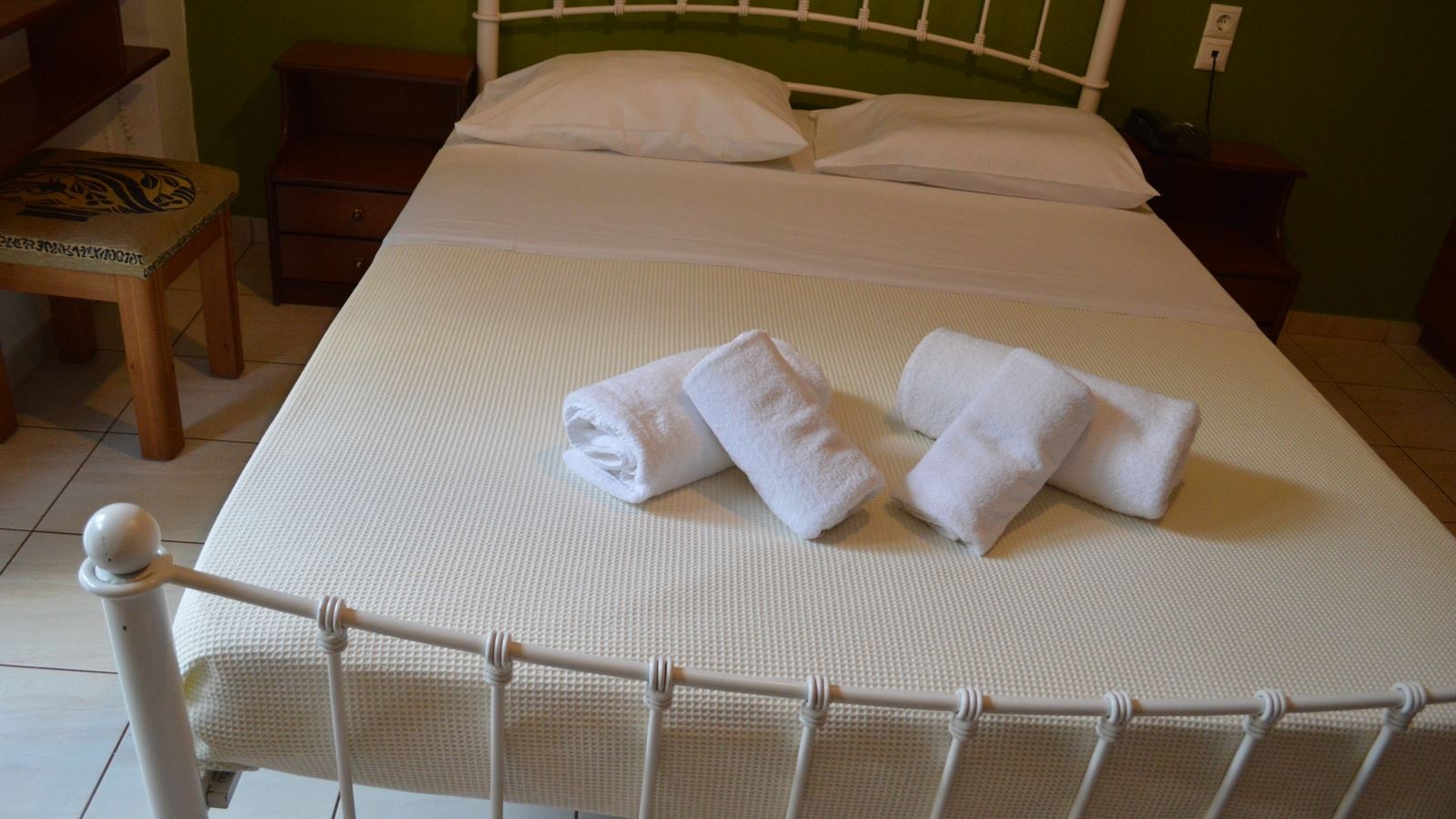 rooms-apartment-1-bedroom-gardenview