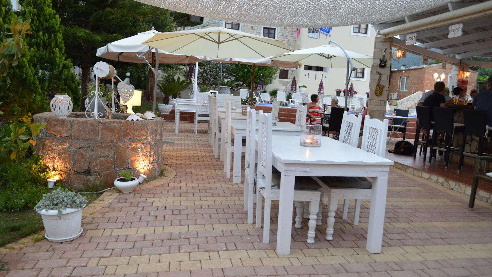 restaurants-nikos-outdoors