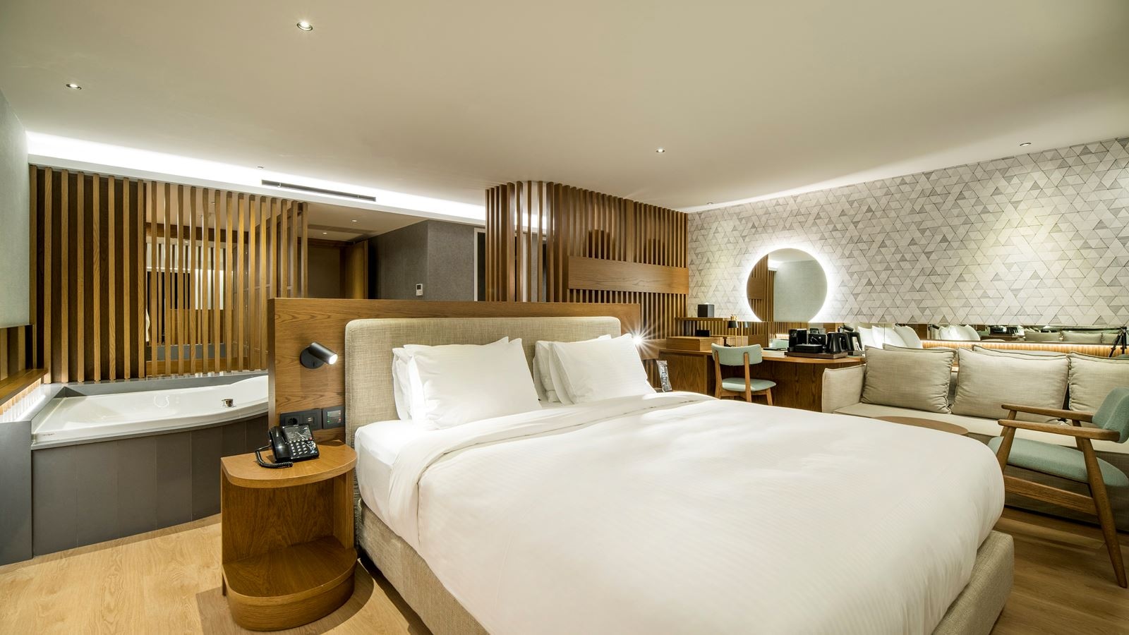 rooms-dazzling-junior-suite-seaviewoutdoor-jacuzzi