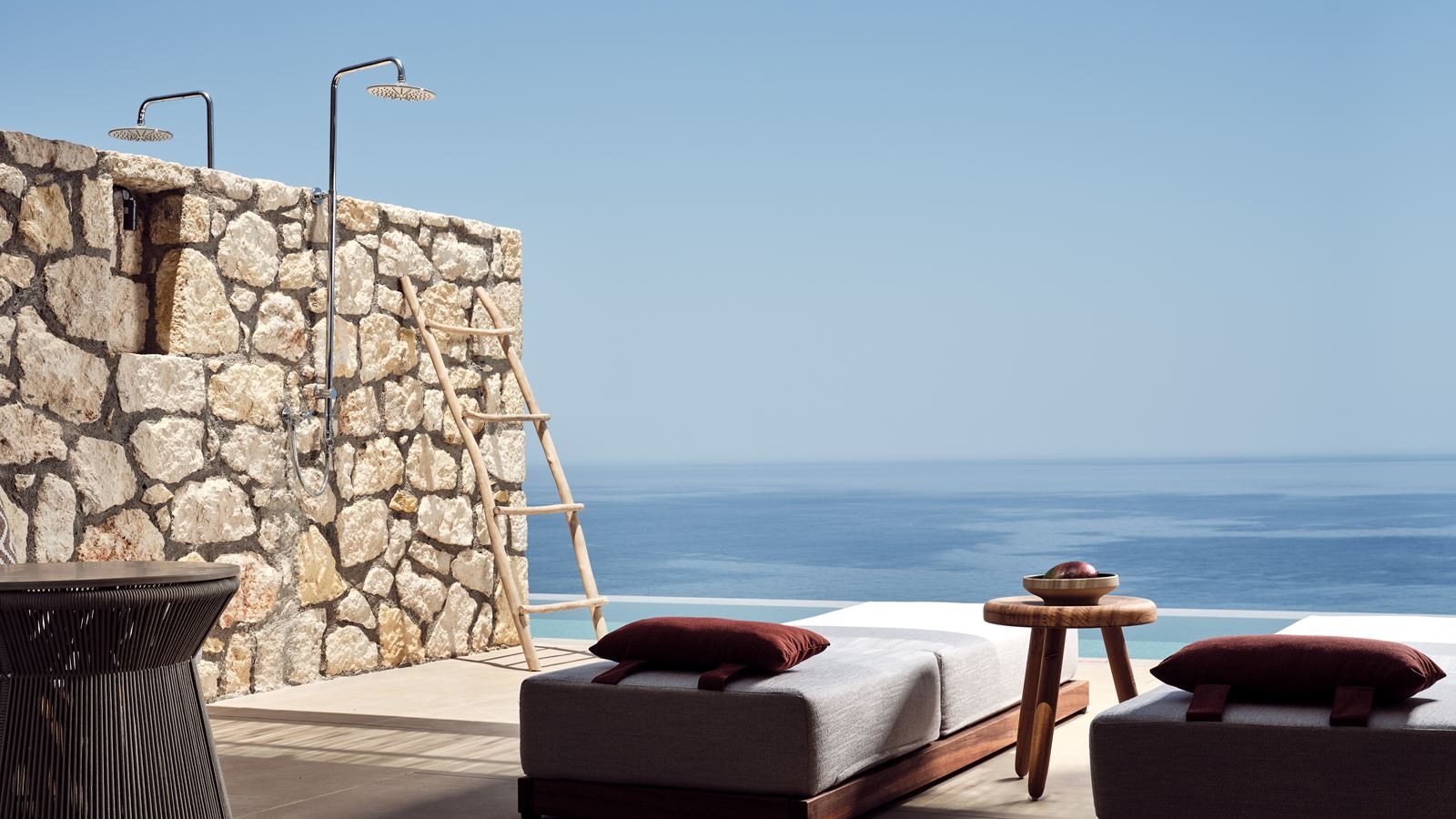 rooms-grand-deluxe-sea-view-with-sharing-pool