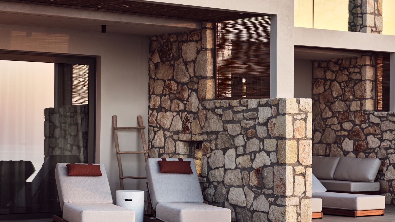 rooms-grand-deluxe-sea-view-with-sharing-pool