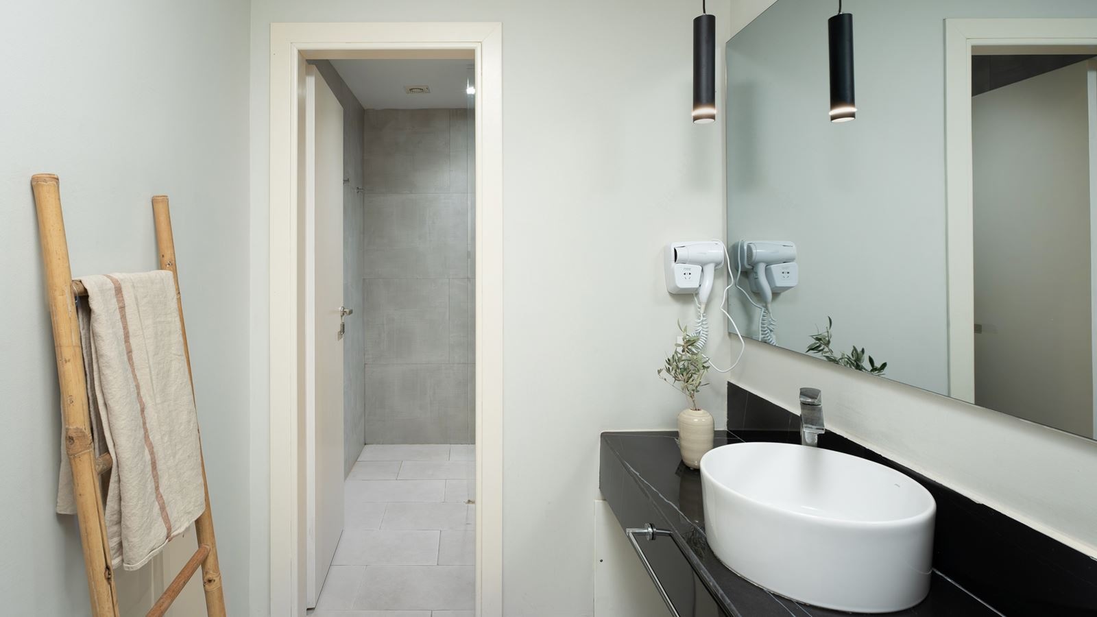 rooms-deluxe-two-bedroom---family-room