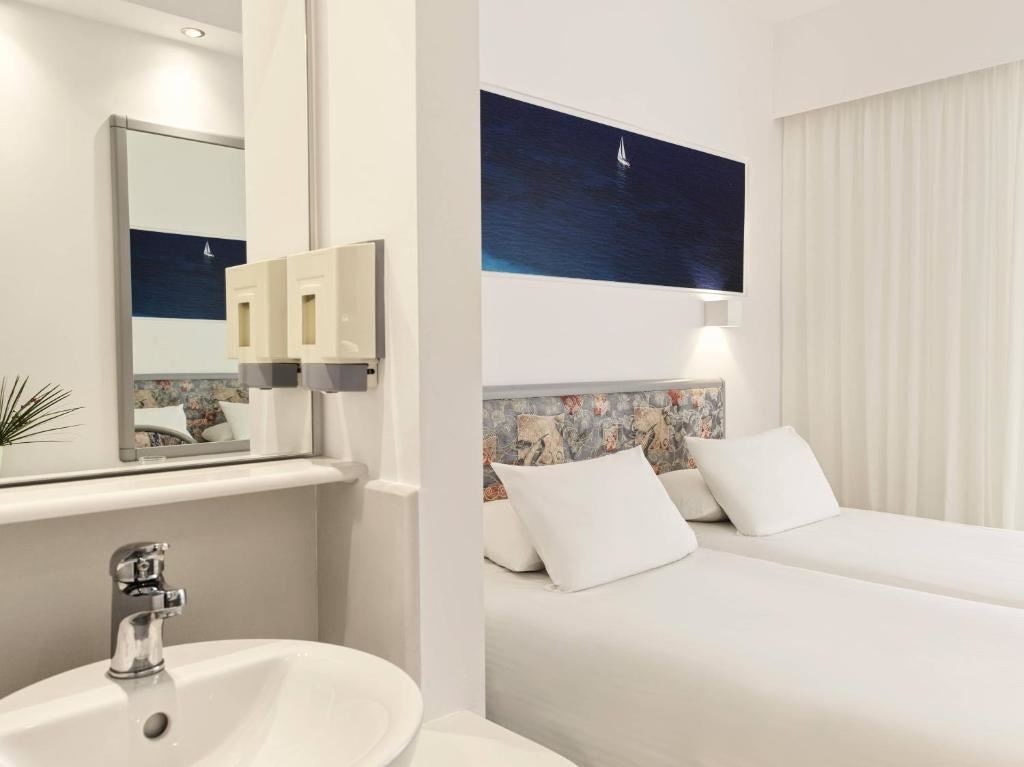 rooms-club-twin-room