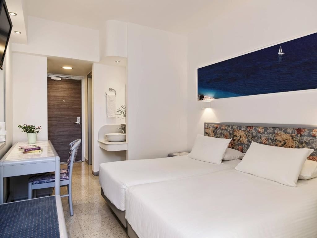 rooms-club-twin-room