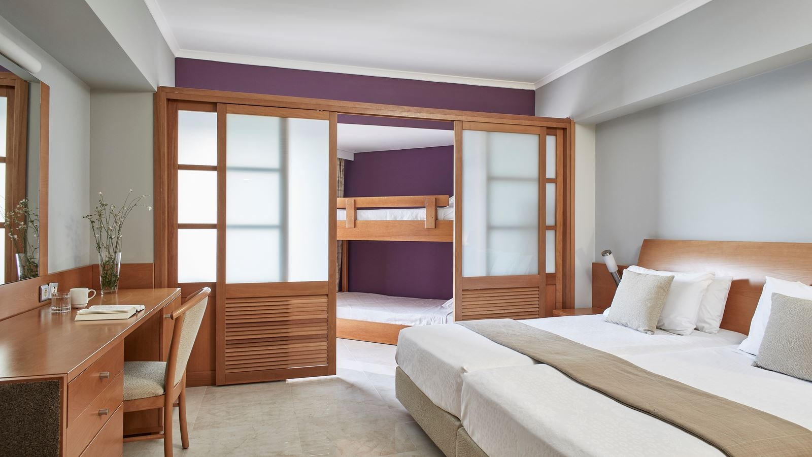 rooms-family-room-balcony