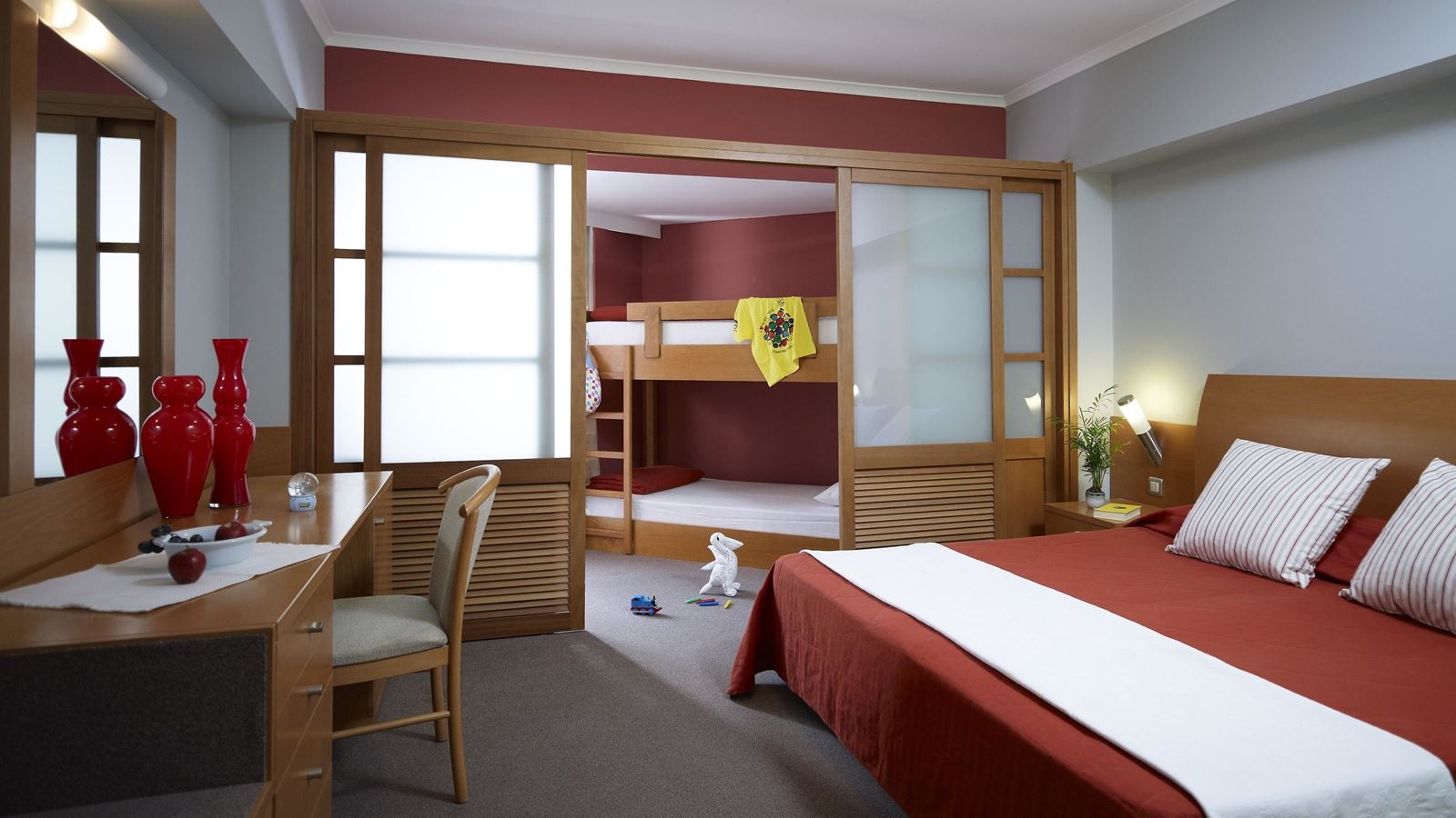 rooms-family-room-balcony